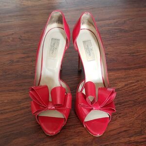 Valentino Red Patent Leather Chic Whimsical Feminine Elegant Bow Pumps Size 40